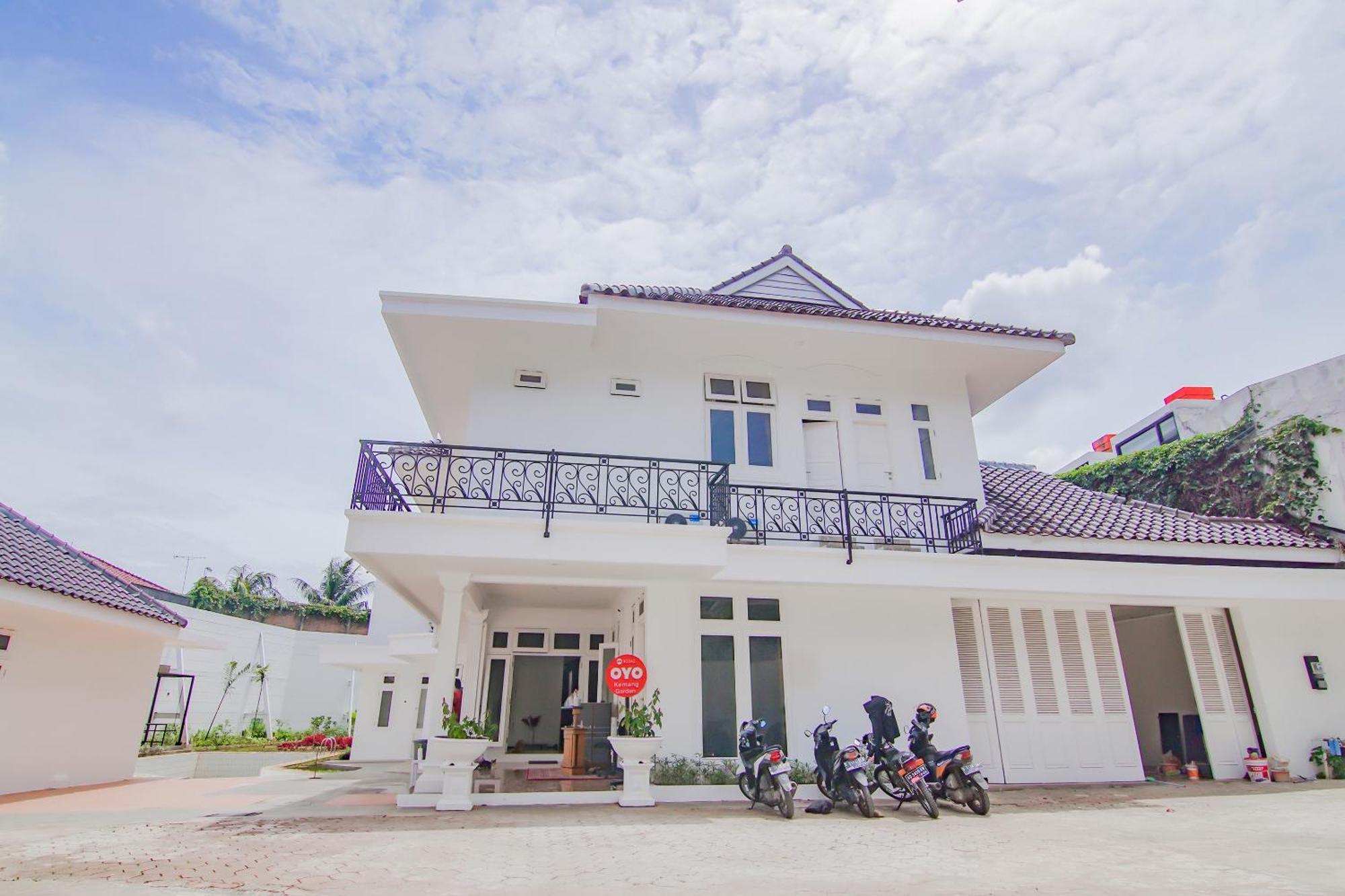 Super Oyo Capital O 90342 Kemang Garden Hotel Jakarta Exterior foto