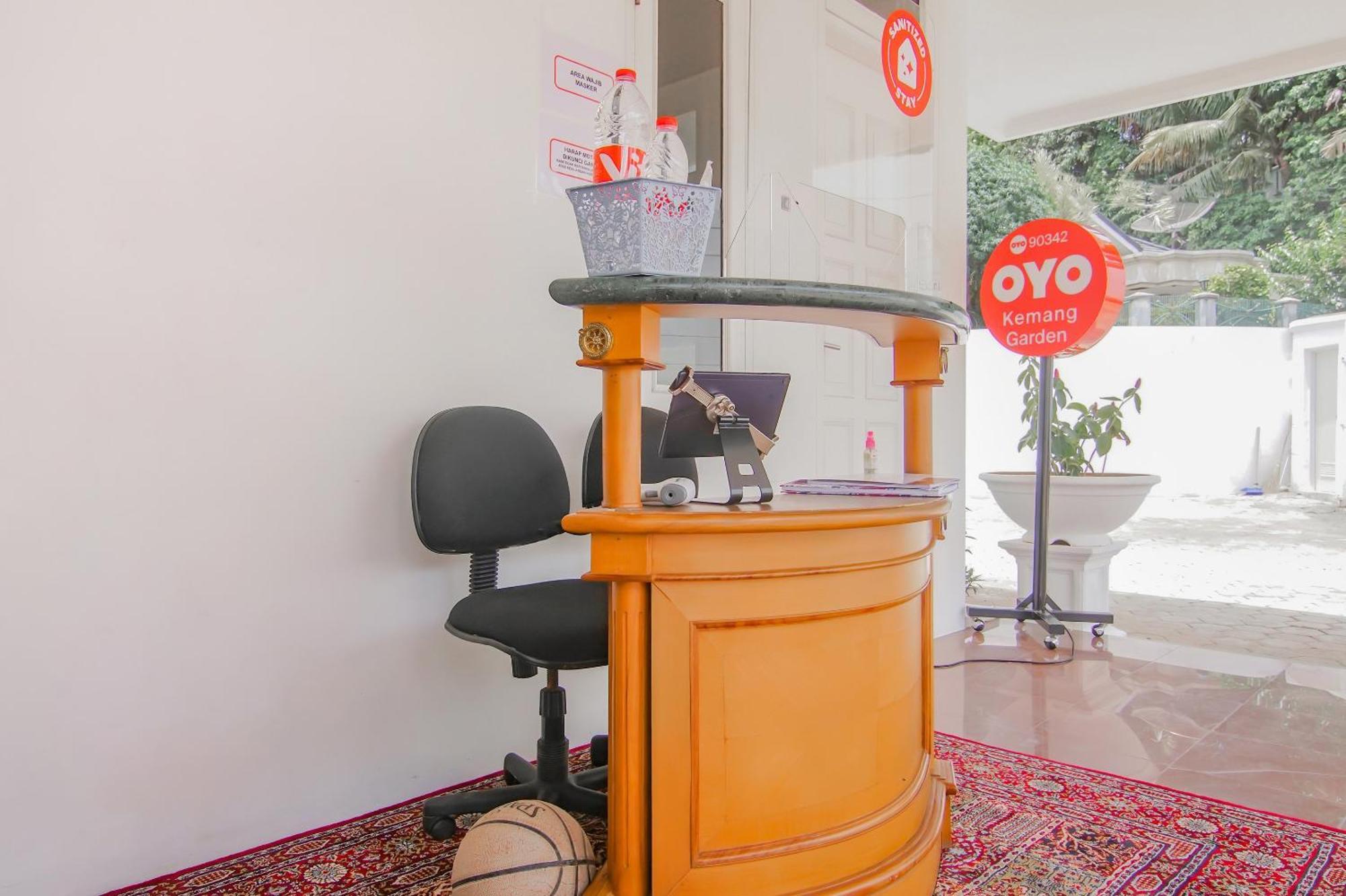 Super Oyo Capital O 90342 Kemang Garden Hotel Jakarta Exterior foto