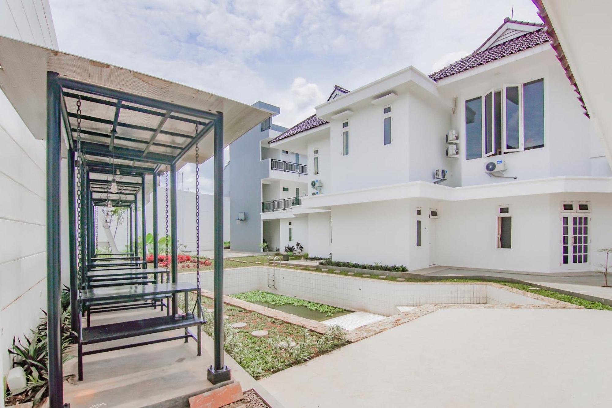 Super Oyo Capital O 90342 Kemang Garden Hotel Jakarta Exterior foto